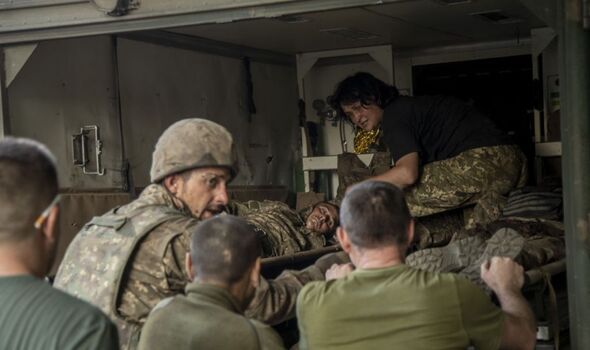 Les soldats ukrainiens continuent de se battre 