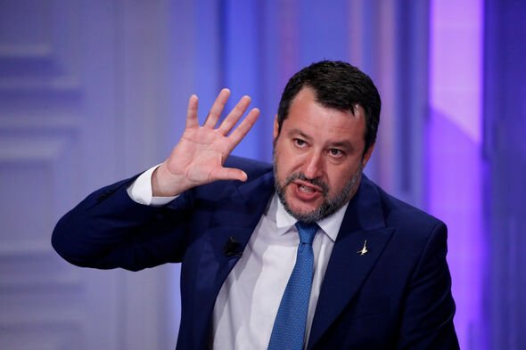 Le leader de la Lega, Matteo Salvini, a fait l'objet de pressions de la part de Mme Meloni en vue d'une élection anticipée.
