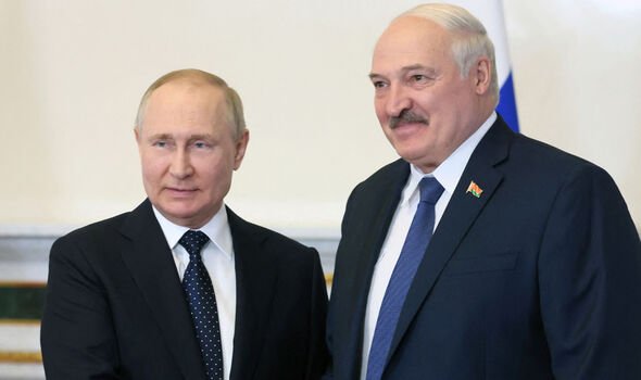 Poutine et Lukashenko 
