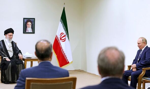 Vladimir Poutine et l'ayatollah Ali Khamenei