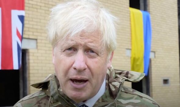 Boris Johnson a rejoint des soldats ukrainiens en formation au Royaume-Uni
