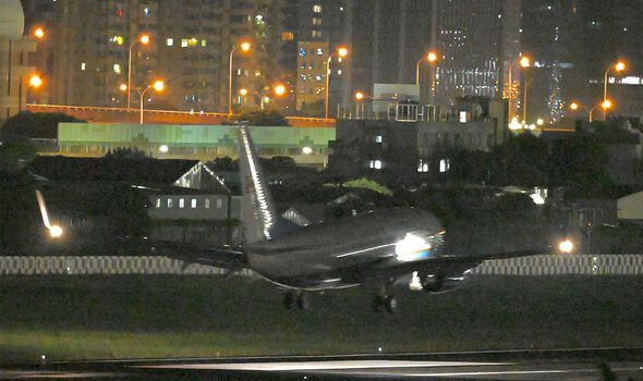 Le vol de Nancy Pelosi a atterri à Taipei mardi soir.