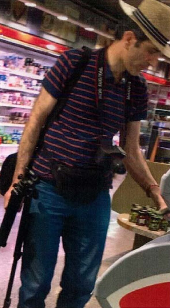 Le chef des espions iraniens Assadollah Assadi fait ses courses dans un supermarché au Luxembourg avant de remettre une bombe meurtrière