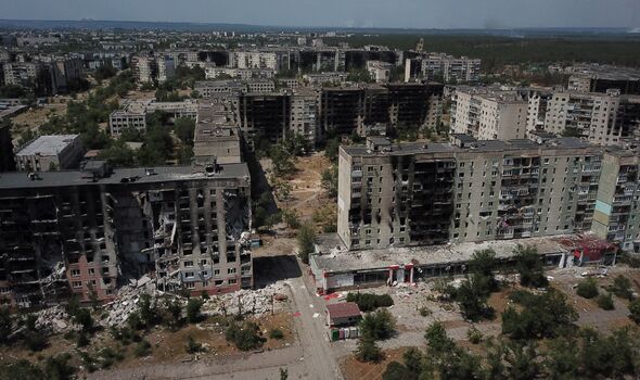  Une vue aérienne des sites endommagés de la ville de Severodonetsk, dans l'est de l'Ukraine.