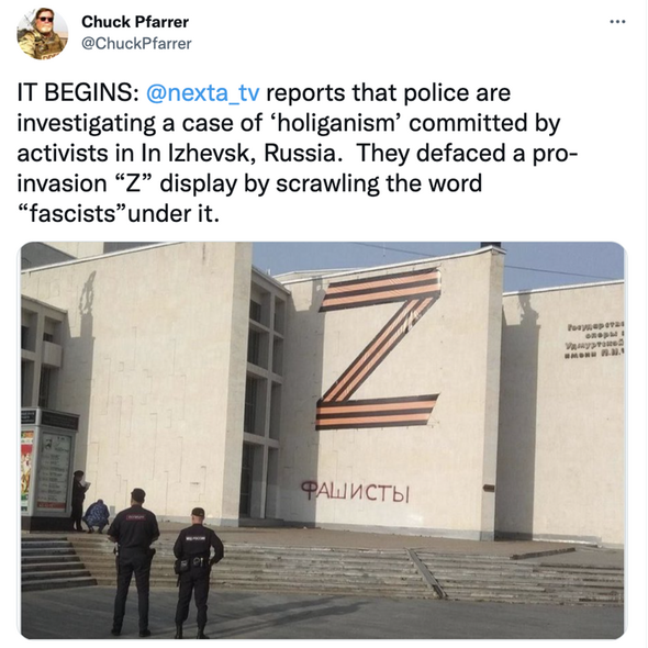 À Izhevsk, un affichage Z pro-guerre a été dégradé avec le mot «fascistes»