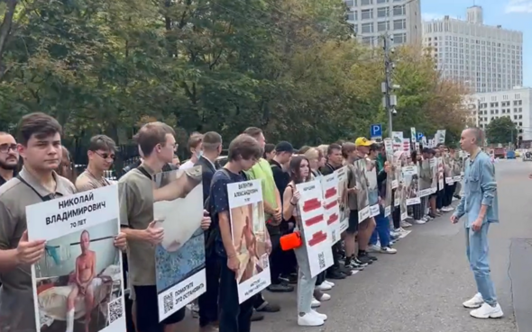 La jeunesse russe proteste contre l'Occident