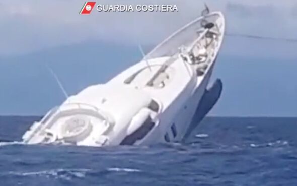 naufrage d'un yacht en italie puglia guardia costiera
