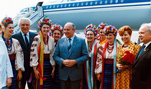 Mikhaïl Gorbatchev : le leader soviétique en visite en Ukraine.