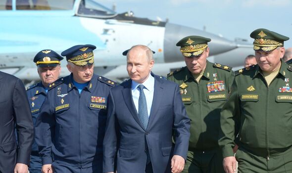 Photo de Poutine et de responsables militaires russes 