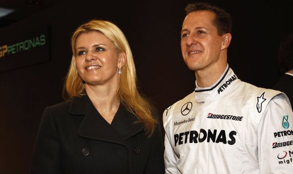 épouse Corinna lors de la présentation de l'équipe de Formule 1 Mercedes GP Petronas.