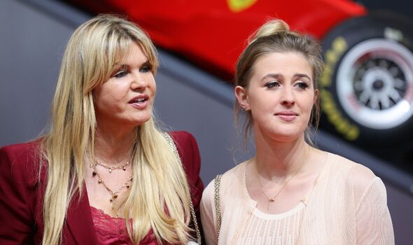 Corinna Schumacher, épouse de l'ancien champion de Formule 1 Michael Schumacher et sa fille Gina.
