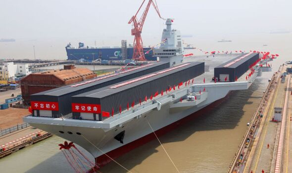 Porte-avions : La Chine a lancé le Fujian en juin