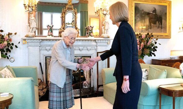 Liz Truss rencontre la Reine à Balmoral. 