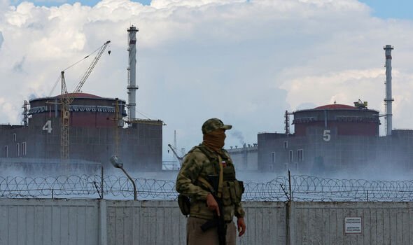 Un soldat russe dans une centrale nucléaire