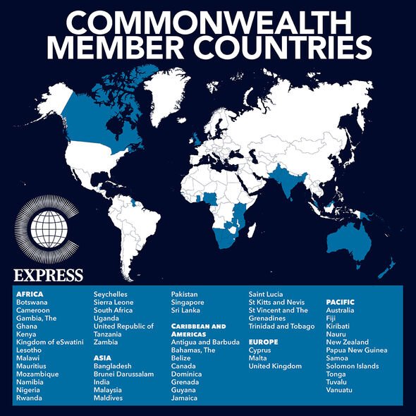14 pays, connus sous le nom de royaumes du Commonwealth, ont le monarque britannique comme chef d'État