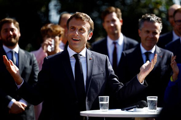 Emmanuel Macron a insisté sur le fait que son pays n'est pas en guerre avec la Russie des[pitefournirl'Ukraine[pitesupplyingUkraine