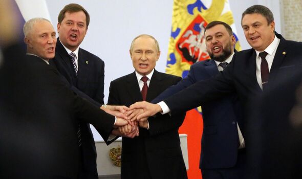 Vladimir Poutine et quatre dirigeants