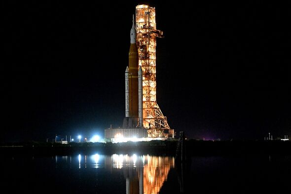 La fusée SLS de 322 pieds de haut