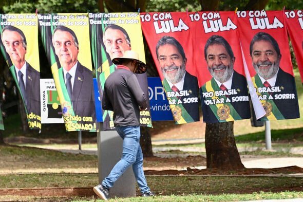 Jair Bolsonaro affrontera l'ex-président Luiz Inacio Lula da Silva au second tour le 30 octobre.