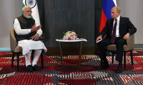 Le président russe Vladimir Poutine rencontre le premier ministre indien Narendra Modi.