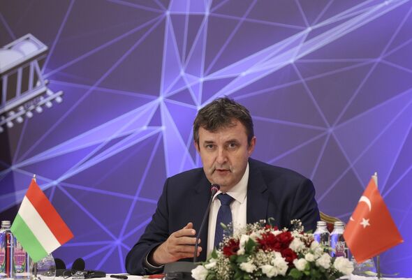 Laszlo Palkovics, ministre de la Technologie et de l'Industrie. 