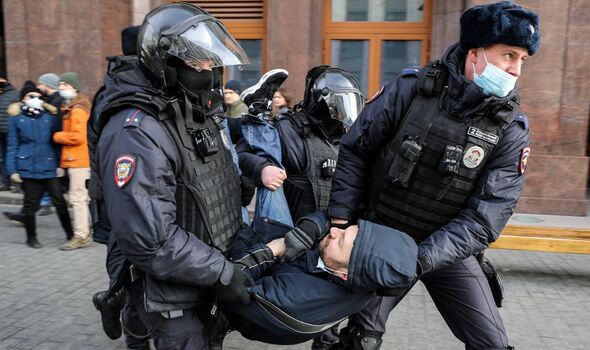 Un manifestant arrêté à Moscou.