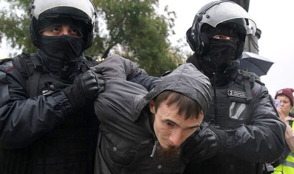 Arrestation de manifestants anti-guerre à Moscou