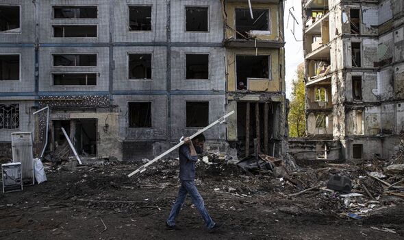 Une photo de bâtiments détruits en Ukraine 