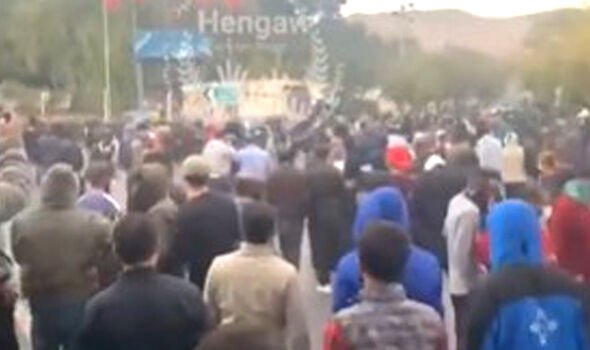 Environ 20 000 manifestants se sont rassemblés à Mahabad.
