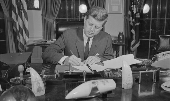 John F. Kennedy pendant la crise des missiles de Cuba.