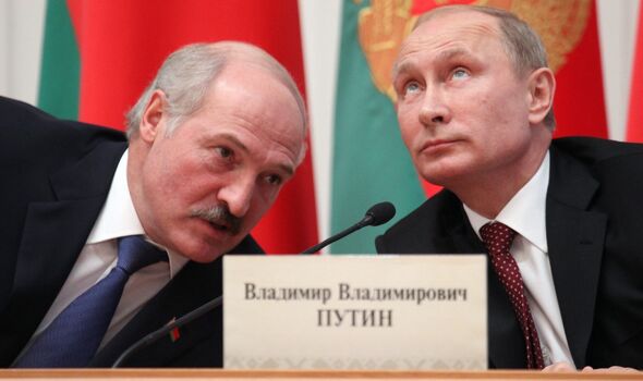 Le président biélorusse Alexandre Loukachenko (à gauche) et le président russe Vladimir Poutine.
