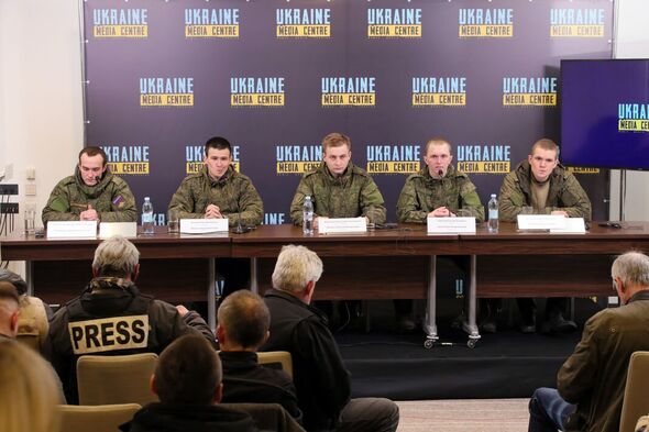 Briefing des conscrits russes à Kyiv.