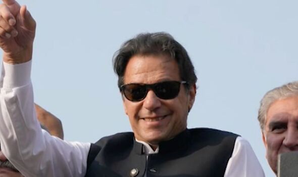 Pakistan : Imran Khan blessé lors d'une tentative d'assassinat.