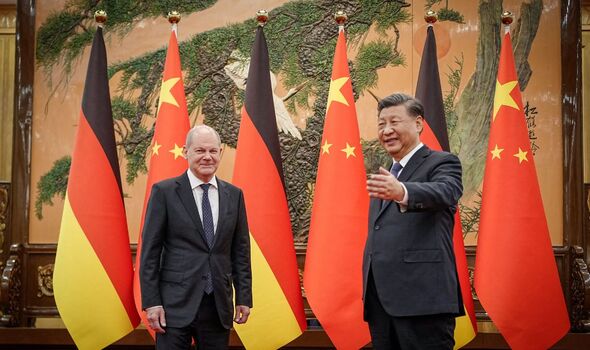Le président Xi Jinping et le chancelier allemand Olaf Scholz. 
