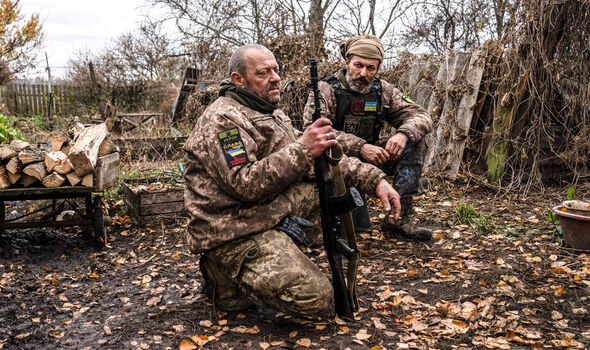 Des soldats ukrainiens avancent sur Kherson depuis le nord 