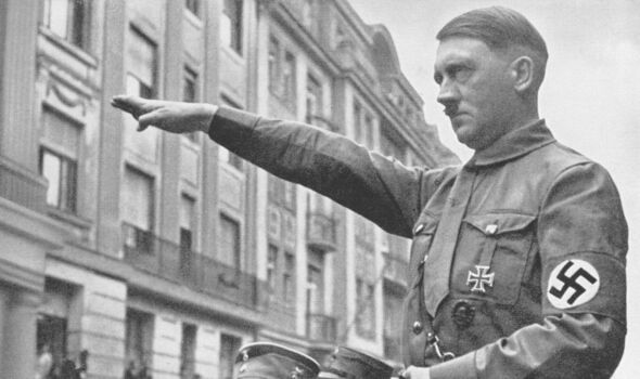 Adolf Hitler s'adresse à son parti