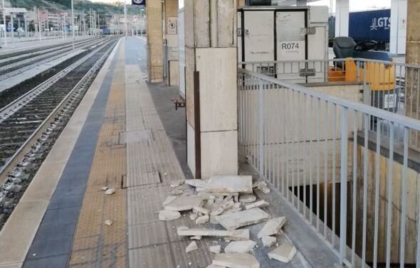 dégâts dans une gare en italie après le tremblement de terre