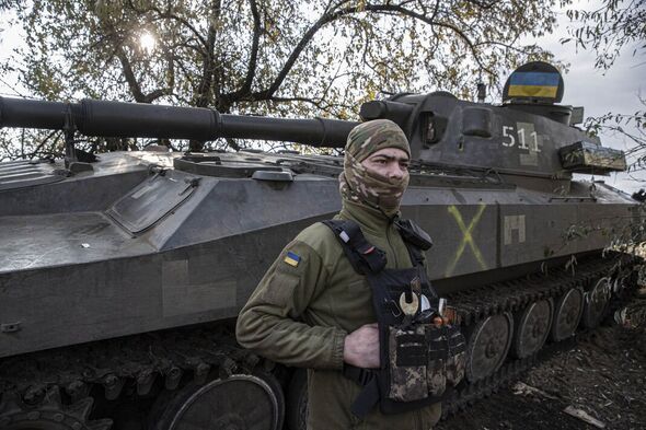 Les unités d'artillerie déployées sur les fronts de Kherson fournissent un appui-feu intense à l'armée ukrainienne.
