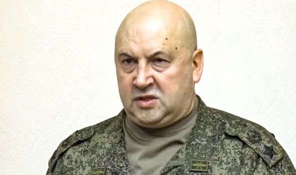 Poutine blâme le général Sergei Surovikin