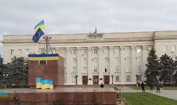 photo de libération de kherson drapeau ukrainien