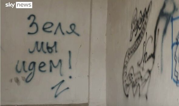 Graffitis sur les murs de la prison