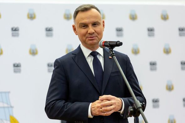 Le président polonais fixe le prix de son université navale