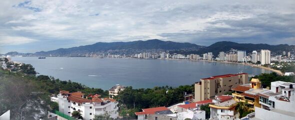 Bateaux dans le port avec Fancy Grands hôtels sur la plage d'Acapulco