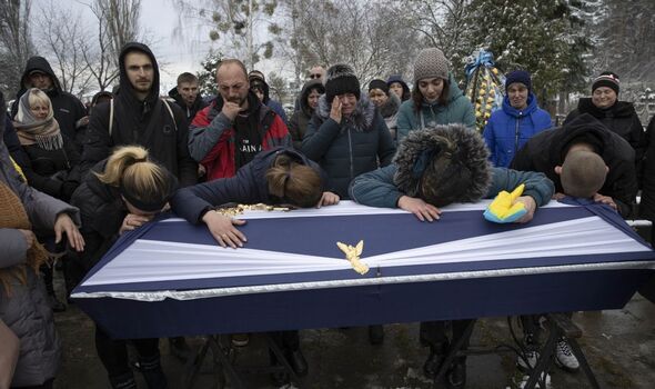 Personnes en deuil en Ukraine