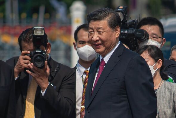Le président chinois Xi Jinping rencontre le Premier ministre thaïlandais.