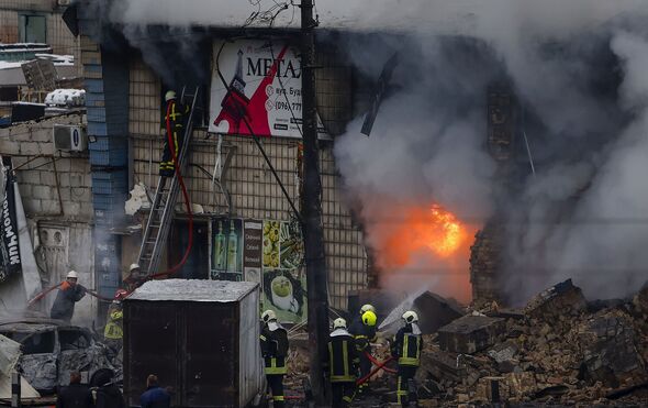 Explosions signalées dans tout Kiev