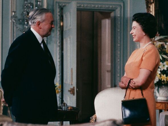 La reine Elizabeth II avec le Premier ministre britannique Harold Wilson (1916 - 1995), juin 1969