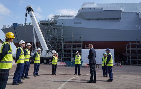Le Prince William visite le chantier naval de BAE Systems