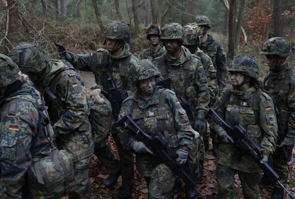 Les nouvelles recrues de la Bundeswehr suivent une formation de base