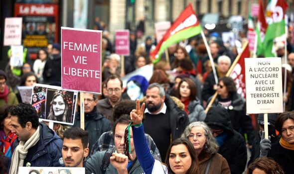 Les Iraniens de Toulouse ont organisé une manifestation en solidarité avec les femmes.